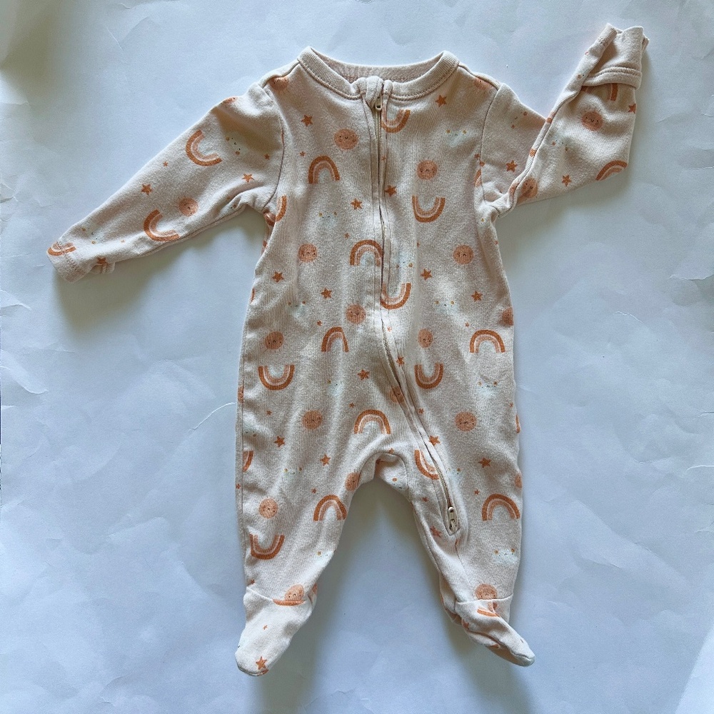 Old Navy Baby Girl 2-Way Zip Sleeper Size 0-3 Months